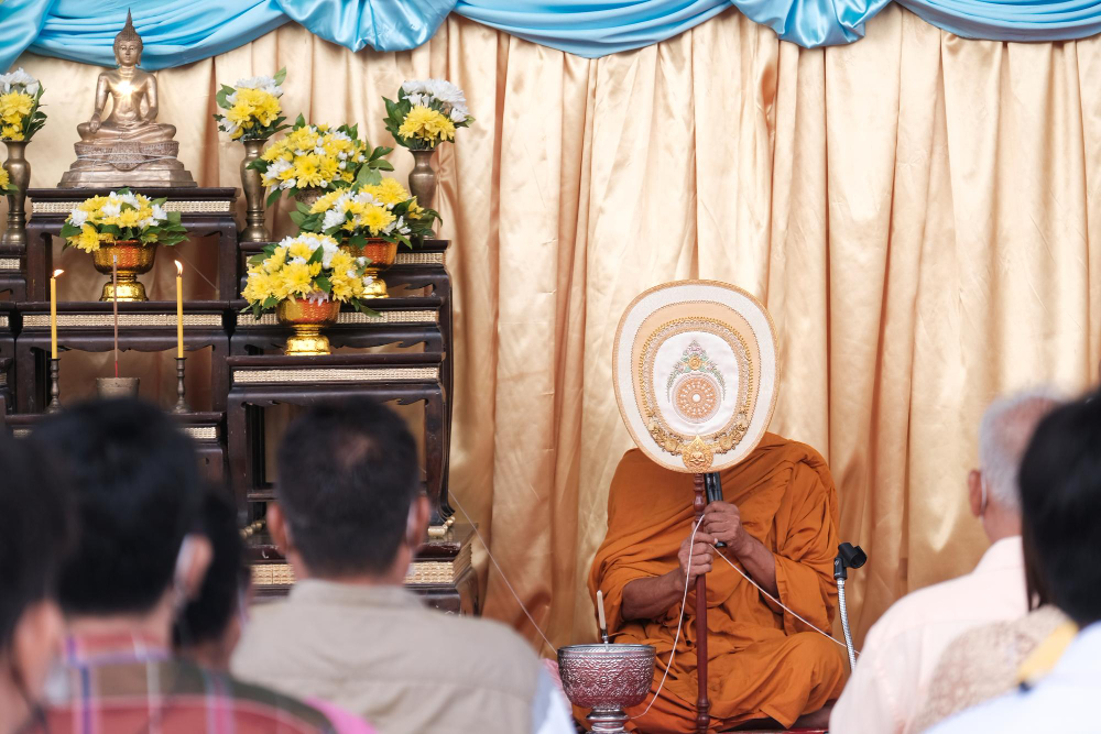 ตาลปัตรงานบวช